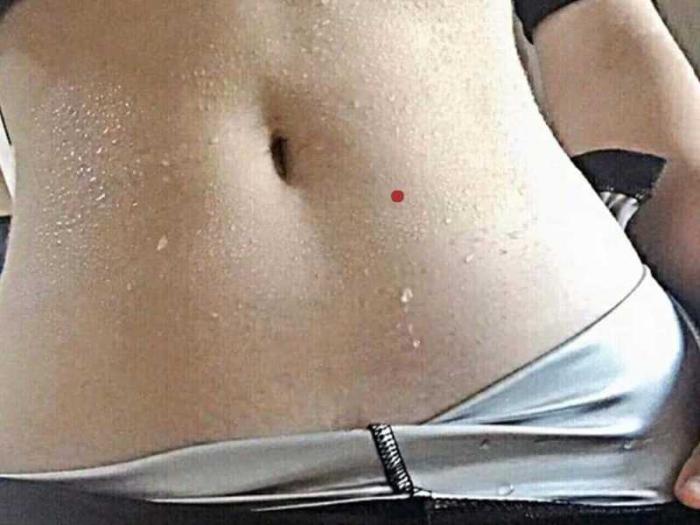 Tính cách của người có nốt ruồi ở bụng như thế nào? 703078315