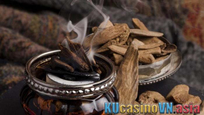 xông nhà bằng trầm hương