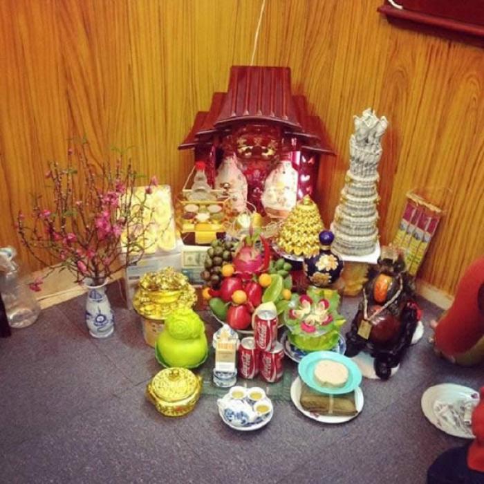 Cách đặt tượng phật di lặc trên bàn thờ thần tài giúp phát tài phát lộc 77537403