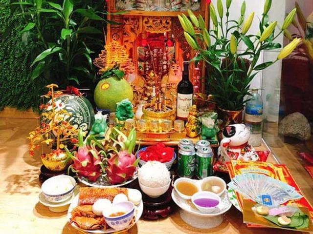 Có nên đặt tiền thật trên bàn thờ thần tài?