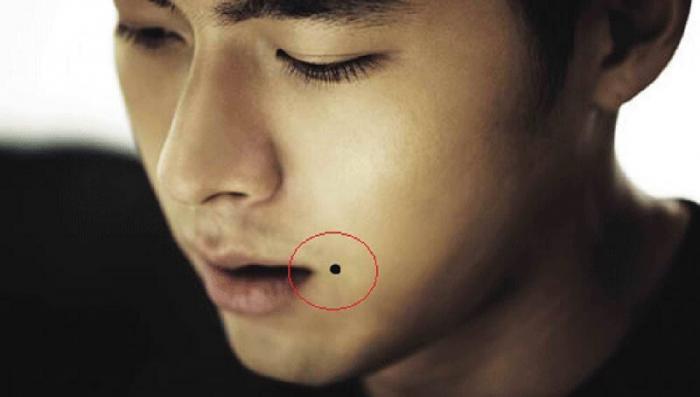 Tiết lộ vị trí nốt ruồi nên tẩy trên mặt đàn ông
