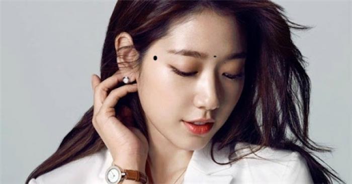 Tiết lộ ý nghĩa nốt ruồi trên thái dương