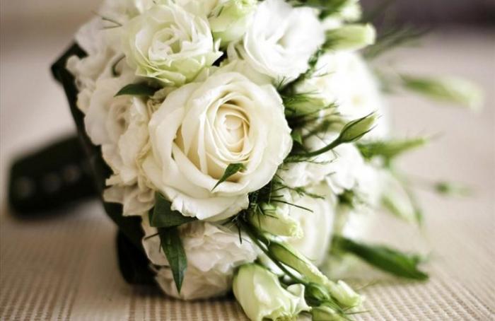 Không ai biết ý nghĩa của hoa hồng trắng trong đám tang