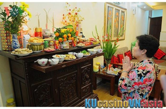 Cách bày bánh kẹo trên bàn thờ