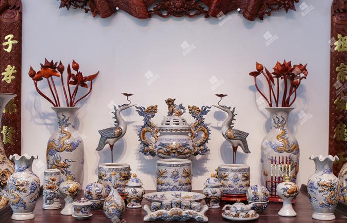 Khi nào thì thay thau đựng gạo và muối trên bàn thờ?