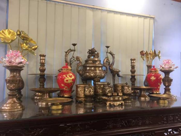 Cách bày lư đồng trên bàn thờ đúng cách