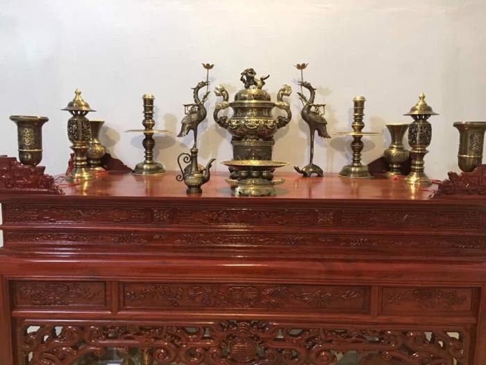 Cách bày lư đồng trên bàn thờ đúng cách