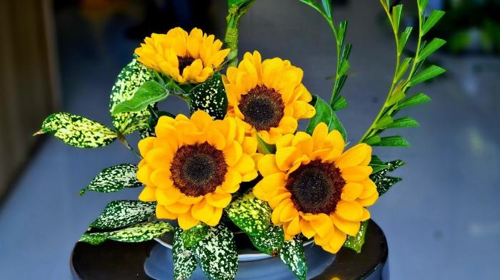 Mẹo Sắp Xếp Hoa Hướng Dương Cho Bàn Thờ Đẹp, Lâu Dài