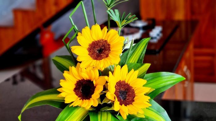 Mẹo Sắp Xếp Hoa Hướng Dương Cho Bàn Thờ Đẹp, Lâu Dài