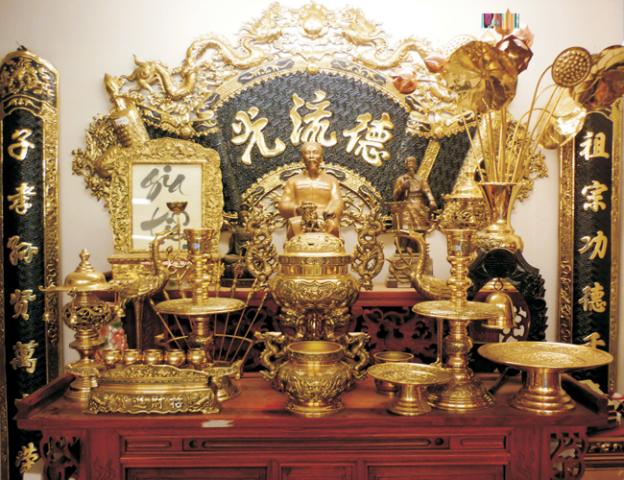 Cách bày lư đồng trên bàn thờ đúng cách