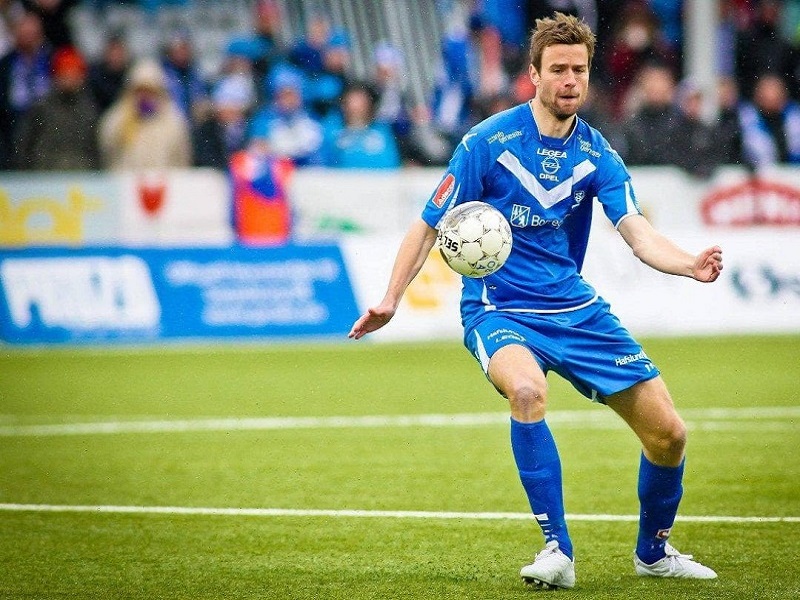 Cầu thủ cao nhất Oyvind Hoas khiến bạn phải ngạc nhiên