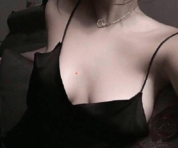 Nốt ruồi son là gì? Vị trí nào được coi là thuận lợi cho sự phát triển của nốt ruồi son?