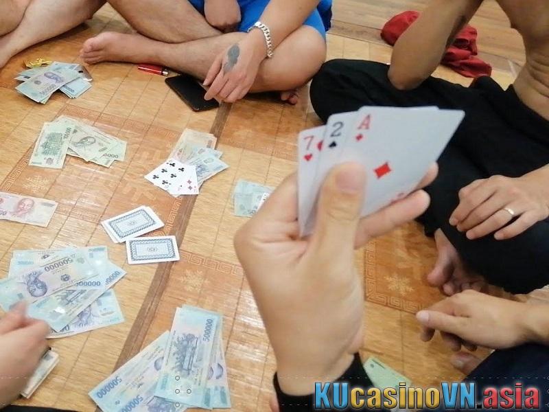đánh bài cào ăn tiền