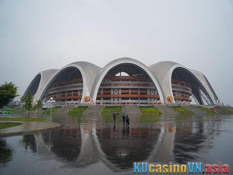 sân vận động lớn nhất hành tinh