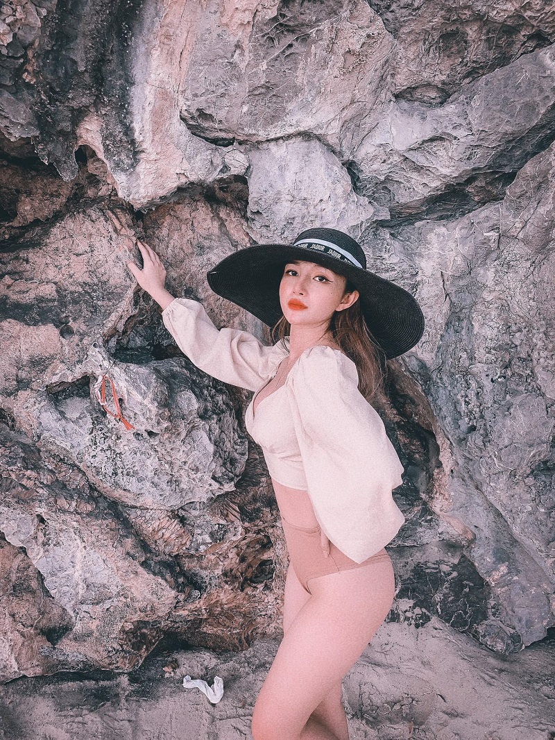 Người đẹp Phí Thị Huệ mặc bikini 