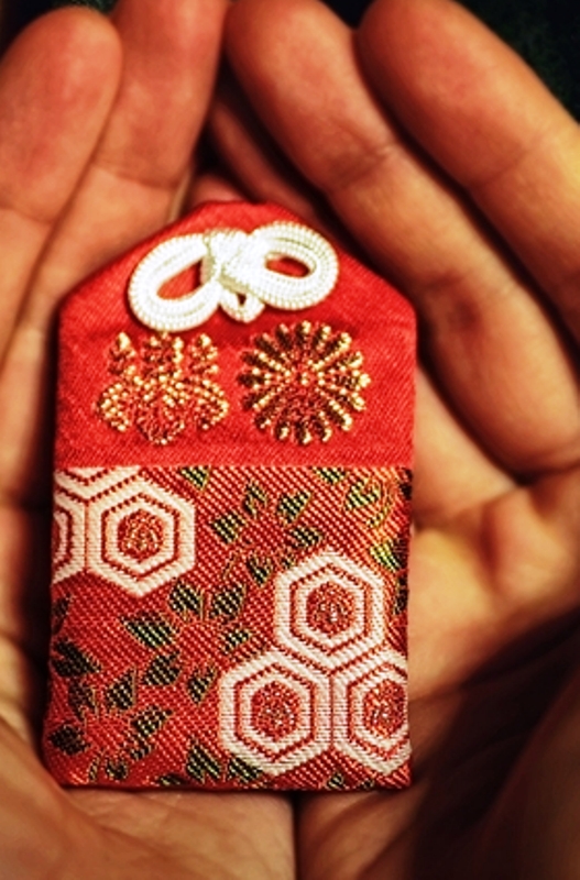 Hướng dẫn chi tiết cách làm bùa yêu bằng tóc