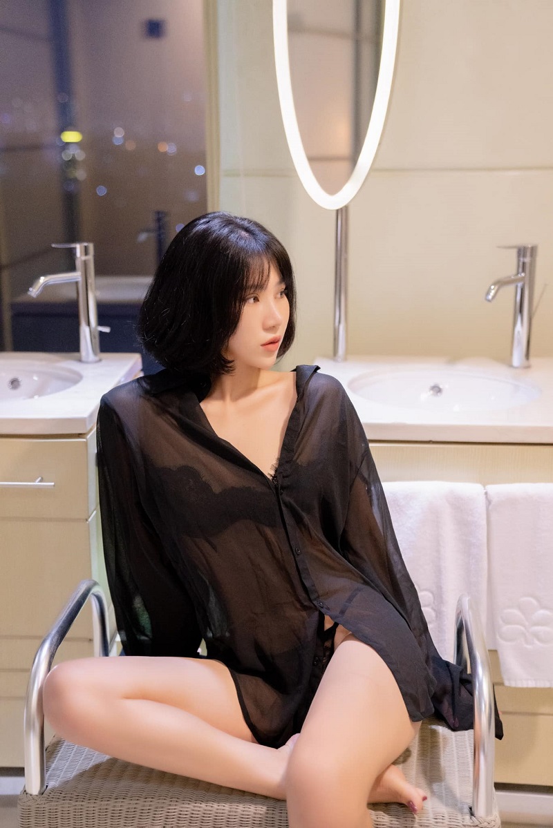 Những bức ảnh nóng bỏng của Dean Tee trong bộ bikini