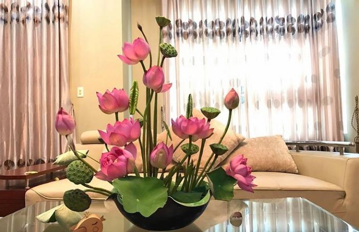 Cách cắm hoa sen trên bàn thờ hợp với phong thủy 