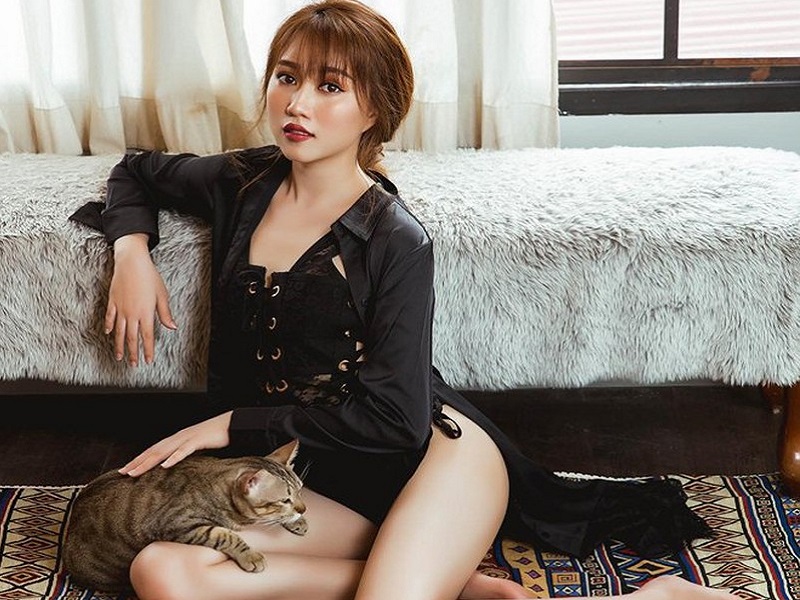 Huỳnh Hồng Loan diện bikini