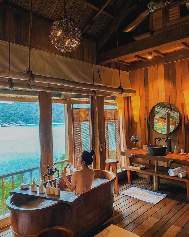 Huỳnh Hồng Loan diện bikini