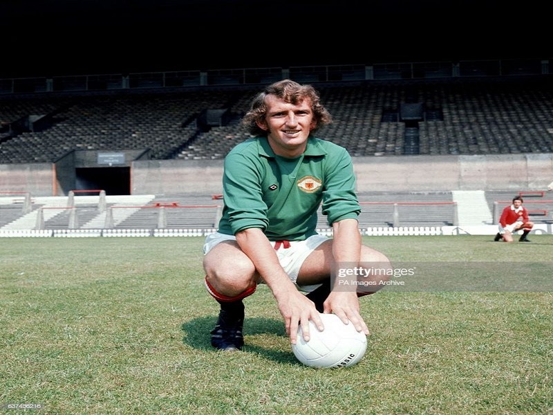 Chấn thương kỳ lạ nhất của Alex Stepney trong lịch sử bóng đá