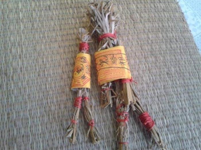 Khám phá bí ẩn đằng sau tấm bùa hộ mệnh khiến con người đau đớn