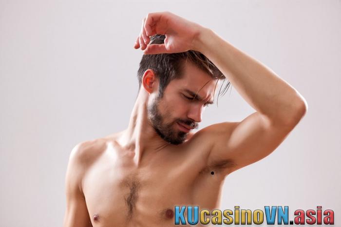 nốt ruồi dưới nách