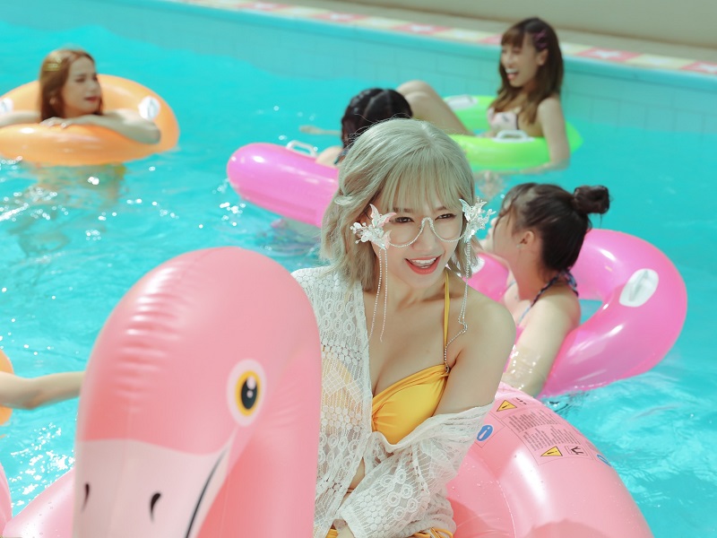 Hari Won diện bikini gợi cảm