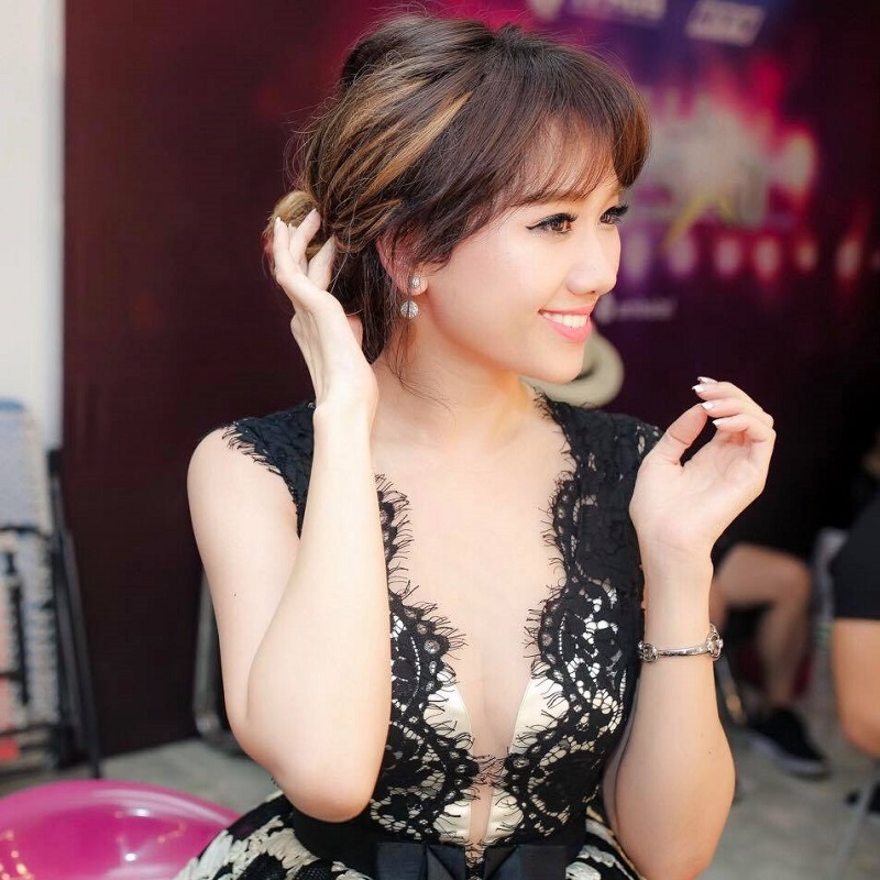 Hari Won khoe dáng trong bikini