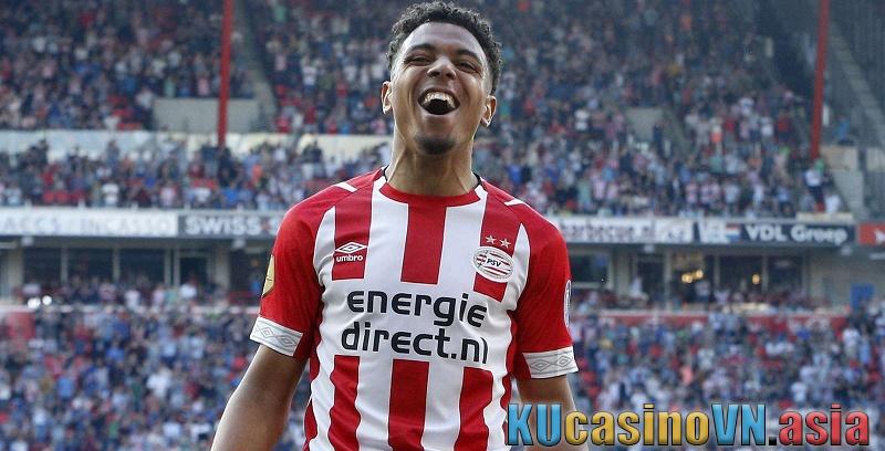 tiền đạo Donyelle Malen