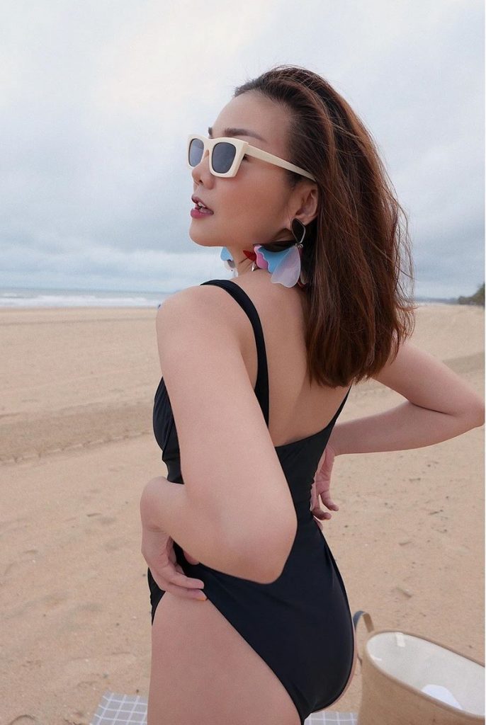 Thanh Hằng bikini