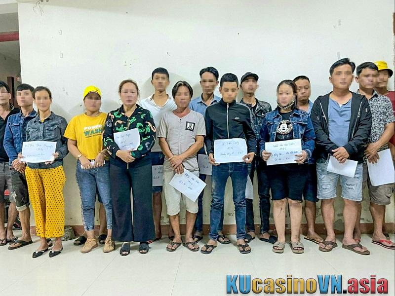 Gần 300 triệu đồng bằng hình thức poker bị thu giữ từ sòng bạc