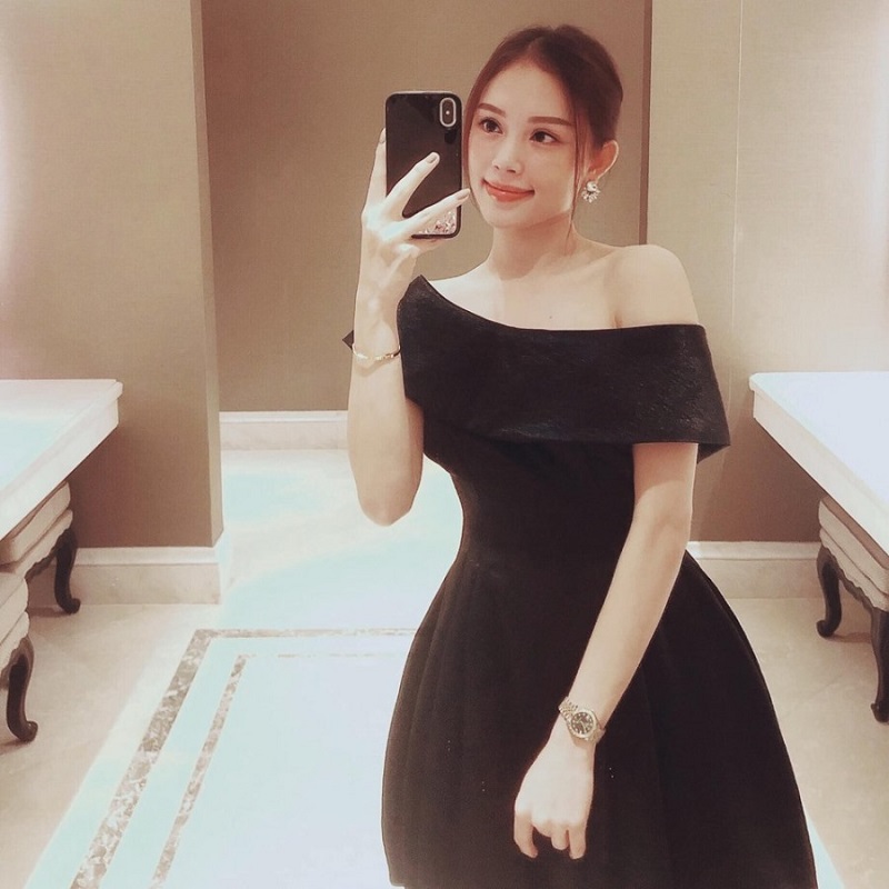 Lin Rin quyến rũ trong bộ bikini.