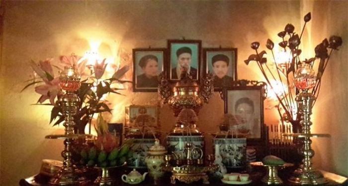 Trả lời câu hỏi Mèo có nhảy lên bàn thờ được không? 1537523439