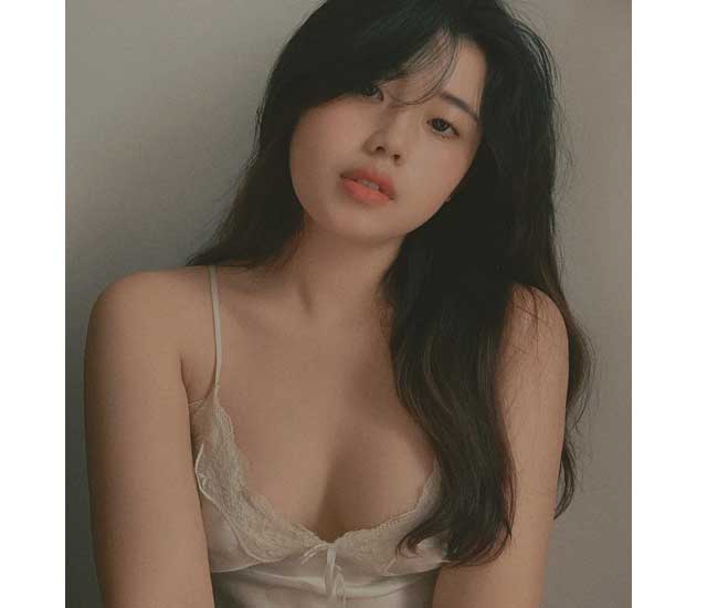 Lưu Ái Hà 2K trong bộ bikini gợi cảm 