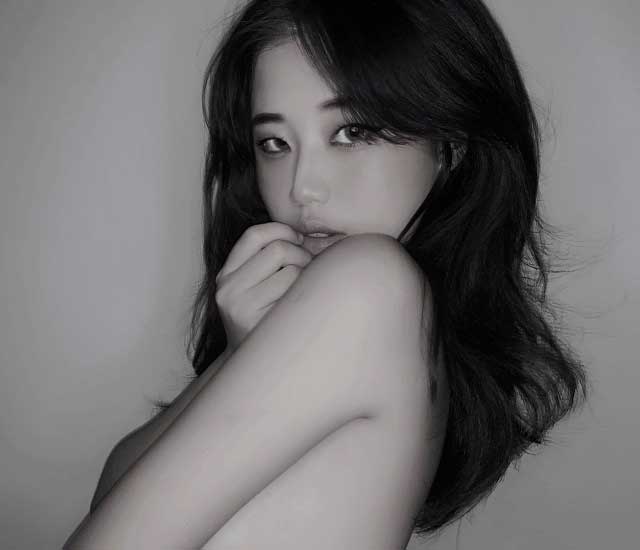 Lưu Ái Hà trong bộ bikini gợi cảm