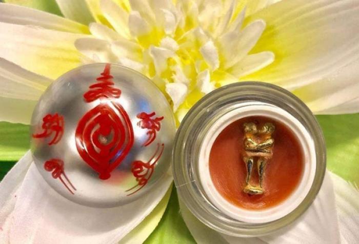 Làm thế nào để làm cho một lá bùa vâng lời đơn giản - hiệu quả