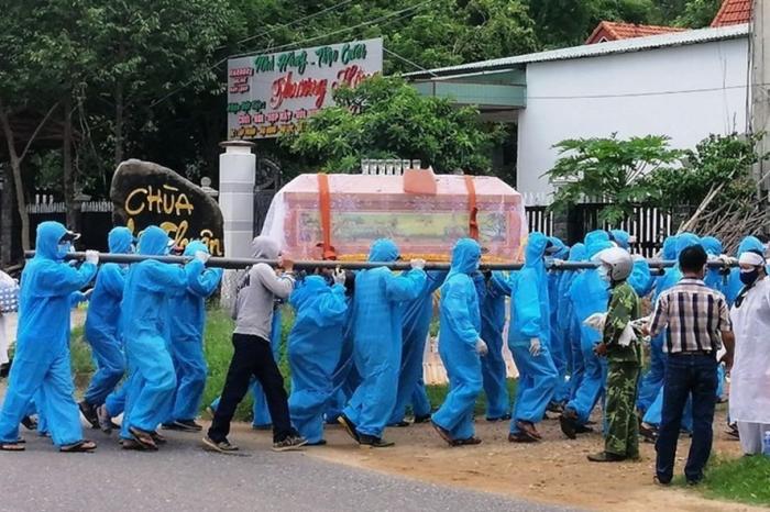 Trả lời câu hỏi: “Ai không đi đám tang?”