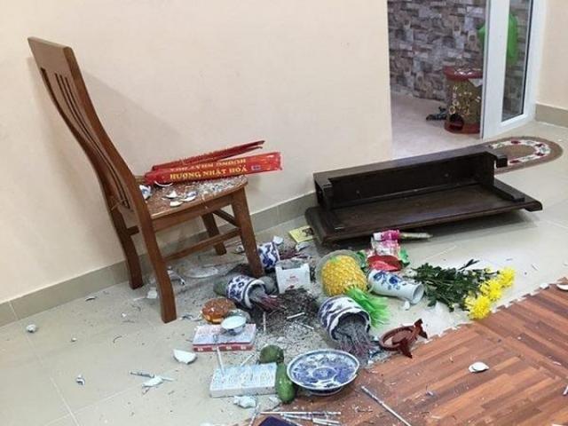 Tiết lộ một số điềm báo bàn thờ bị sập có ý nghĩa gì?