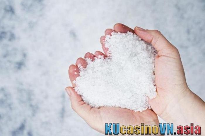 xông nhà bằng muối