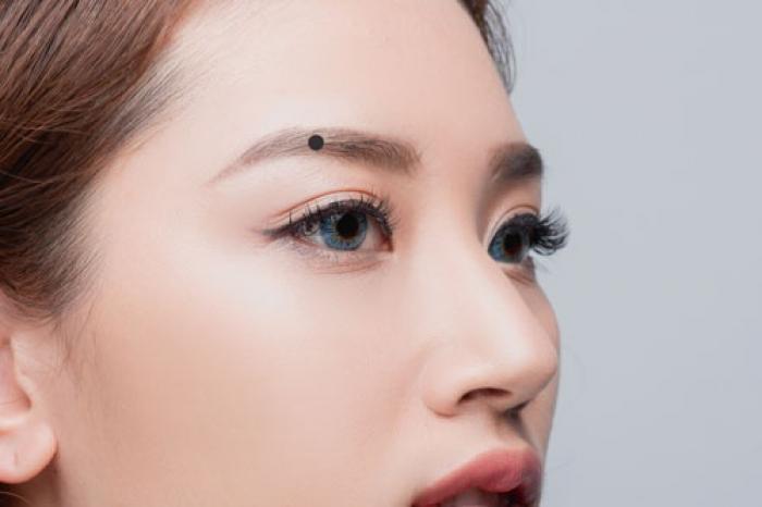 Ý nghĩa nốt ruồi trên lông mày