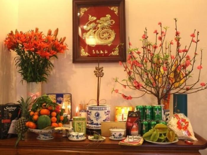 Học cách cắm hoa khai xuân trên bàn thờ mang lại nhiều tài lộc