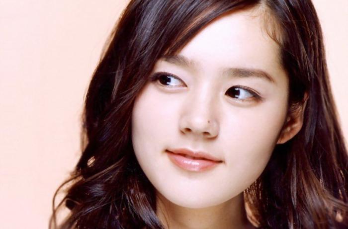 Nốt ruồi trên mũi phụ nữ có ý nghĩa gì?