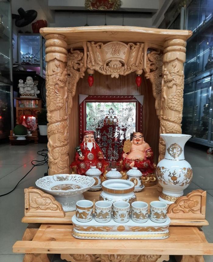 Ý nghĩa và cách bài trí bàn thờ gạo muối trên bàn thờ Thần tài