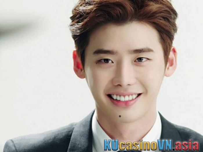 nốt ruồi ở cằm đàn ông