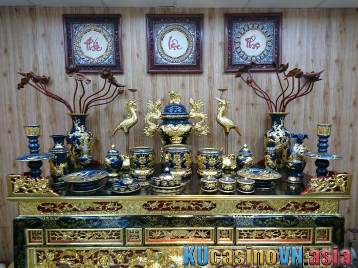 thờ hạc trên bàn thờ