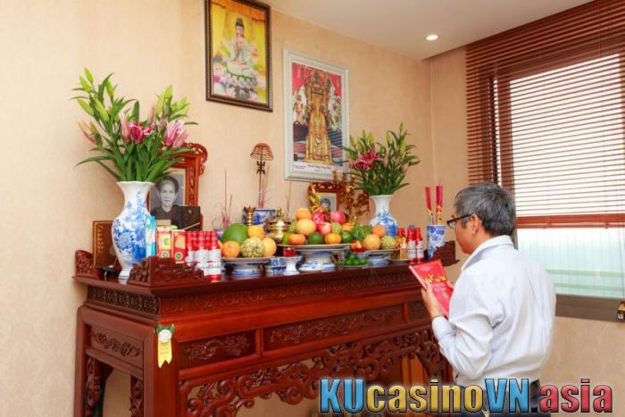 Cách cắm hoa ly bàn thờ