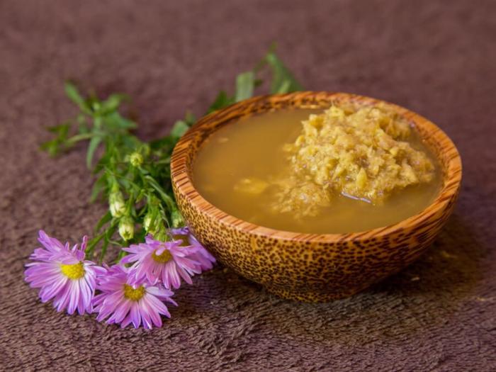 Dùng nước gì để rửa bàn thờ? Cách lau bàn thờ đúng cách