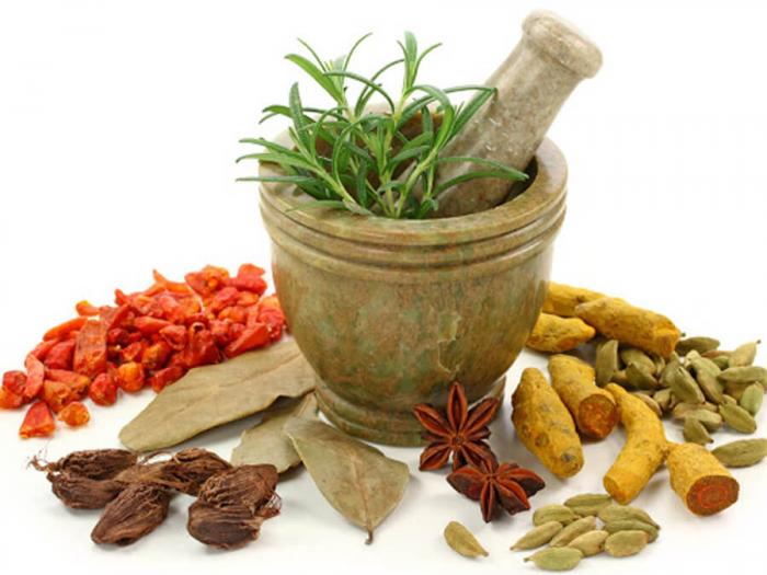 Dùng nước gì để rửa bàn thờ? Cách lau bàn thờ đúng cách