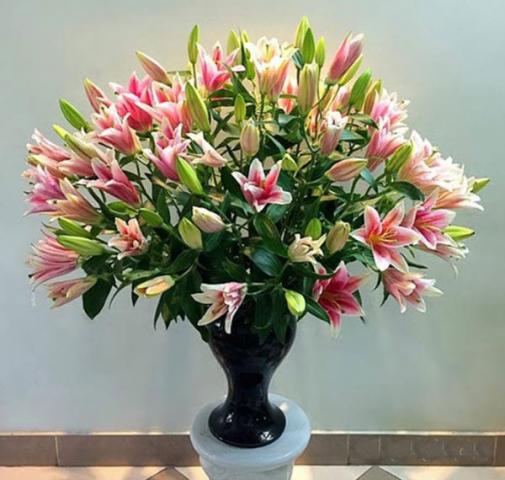 Cách cắm hoa bàn thờ đơn giản nhất